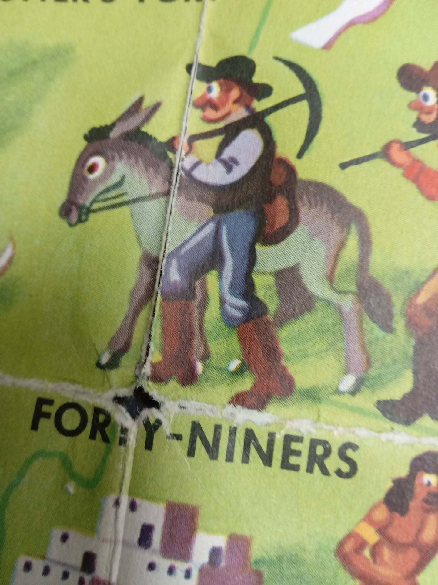 Carte picturale dépliante, vintage des contes et légendes américains, intitulée 'American Folklore & Legends', créée par John Dukes McKee vers 1950, illustrant une multitude de figures historiques, folkloriques et mythiques à travers les États-Unis