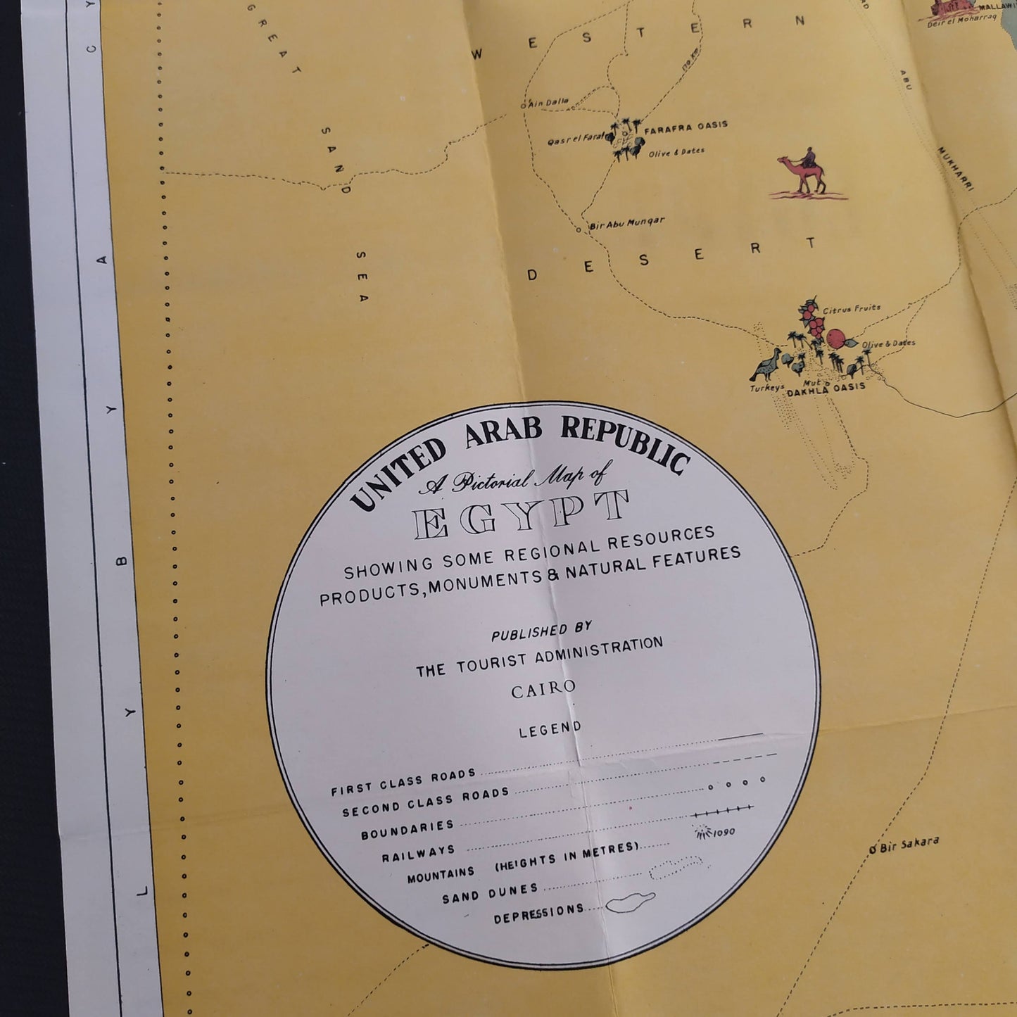 Détail de la légende circulaire de la carte picturale de l'Égypte, indiquant l'éditeur "THE TOURIST ADMINISTRATION, CAIRO" et la période "UNITED ARAB REPUBLIC"