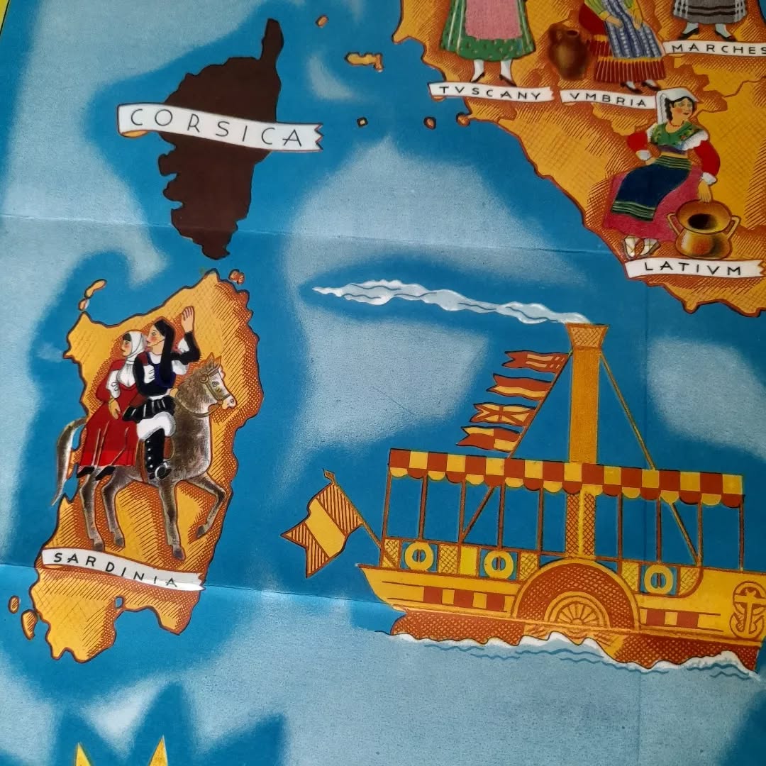 Gros plan sur le centre et le sud de l'Italie, y compris la Sicile, illustrant divers costumes traditionnels des régions telles que la Calabre, la Campanie et les Abruzzes.