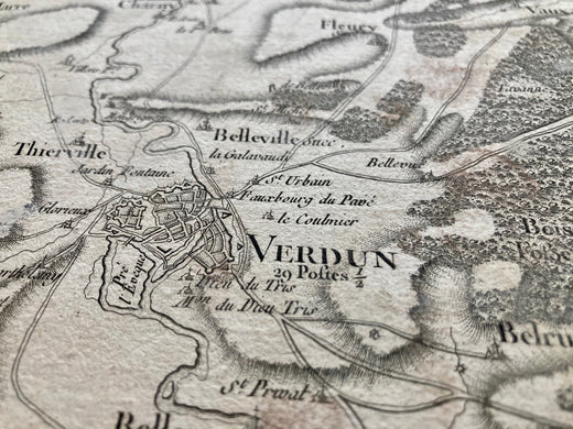 De la peau de mouton au papier synthétique : une histoire des supports des cartes géographiques