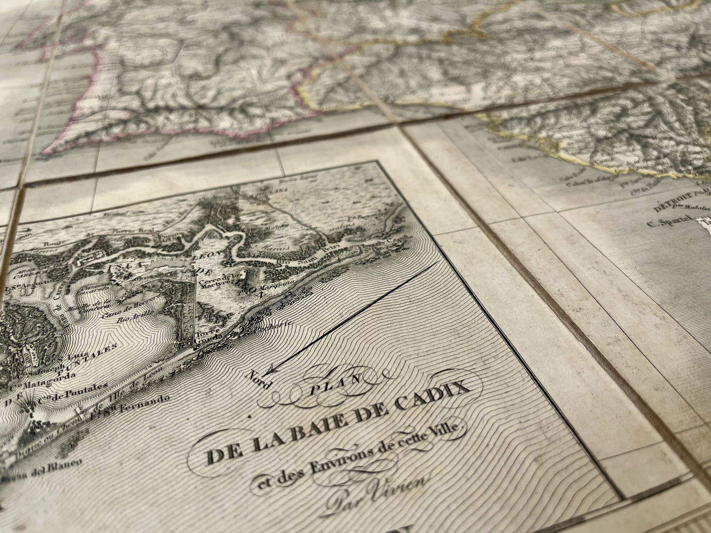 Plan ancien de Cadix sur une carte de l'Espagne et du Portugal