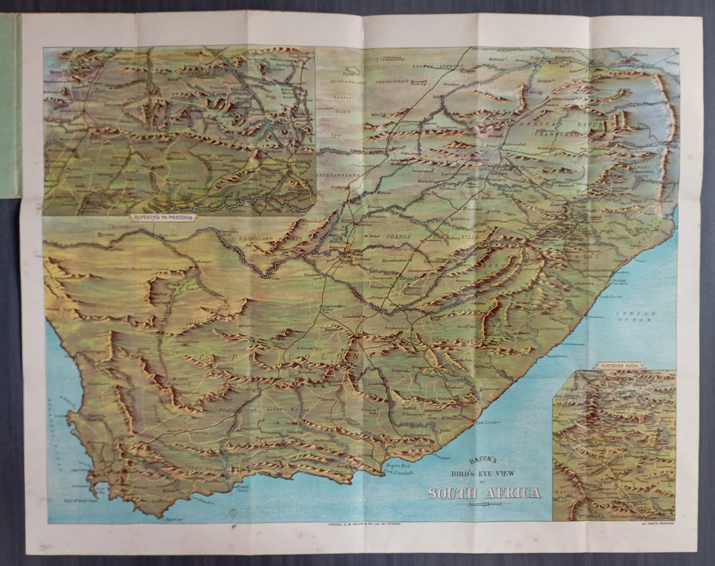 Titre "Bacon's Bird's Eye View South Africa" sur une carte géographique rétro, idéale pour une décoration murale sur le thème de l'histoire coloniale.