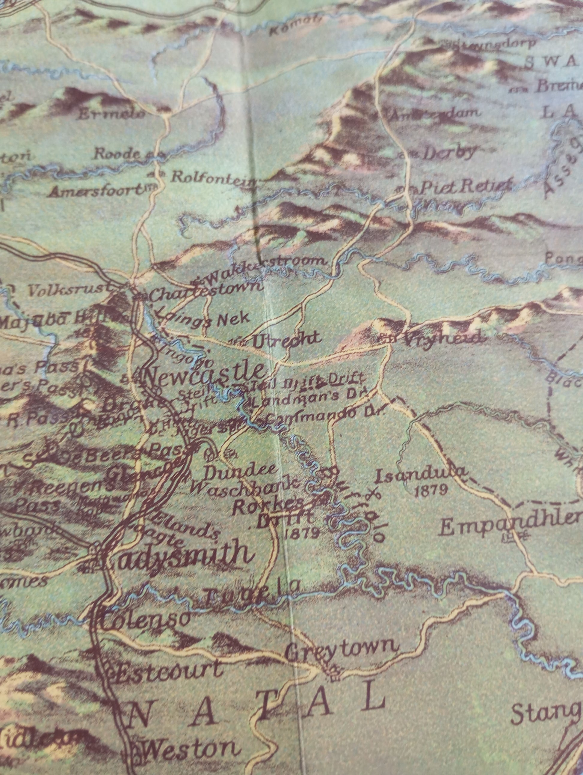 Vue du relief montagneux sur une carte topographique "à vol d'oiseau" de l'Afrique du Sud, illustrant les chaînes de montagnes comme le Lange Bergen.