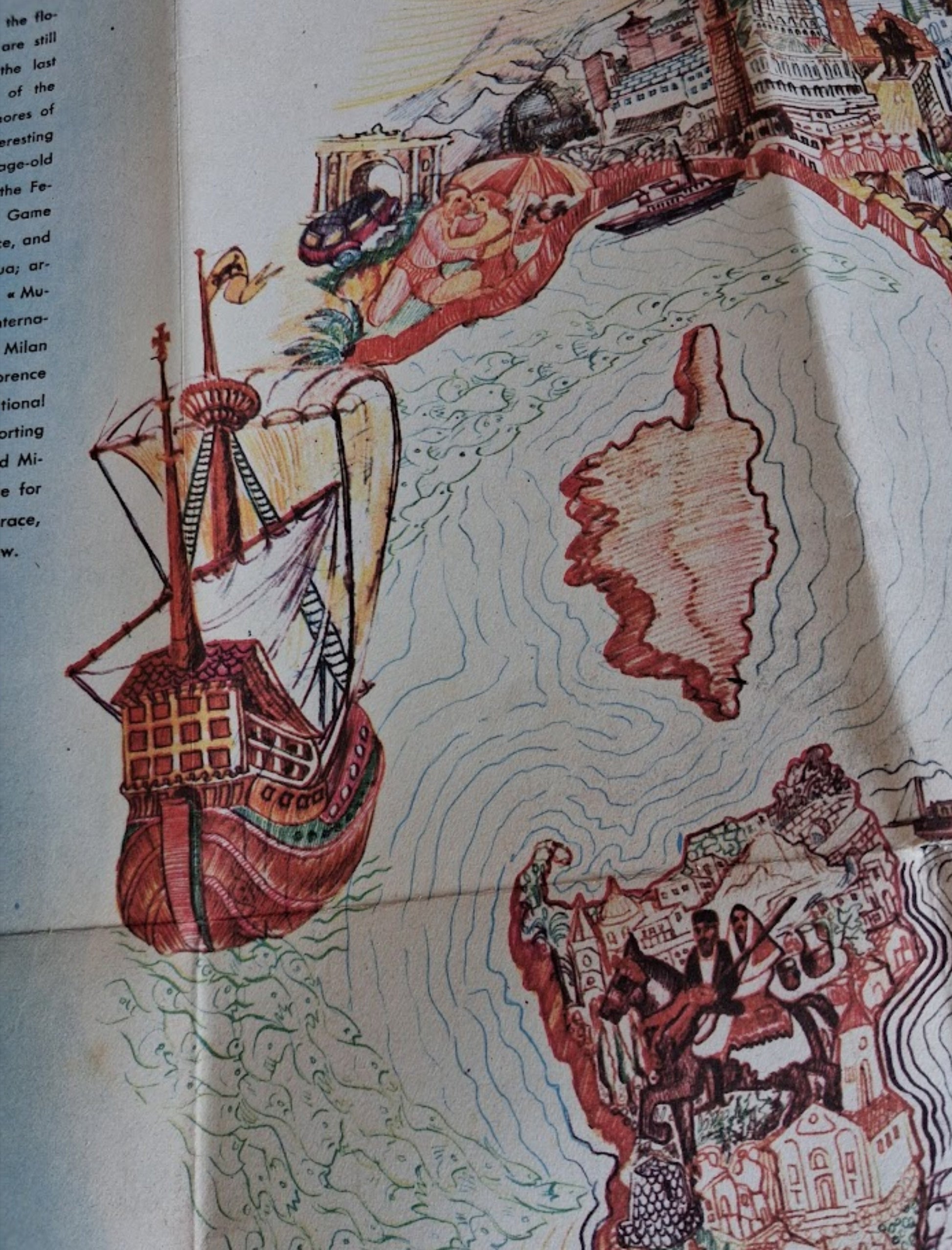 Vue rapprochée montrant la côte ouest et la Sardaigne représentée de façon stylisée, avec un galion richement décoré en bas de l'image.