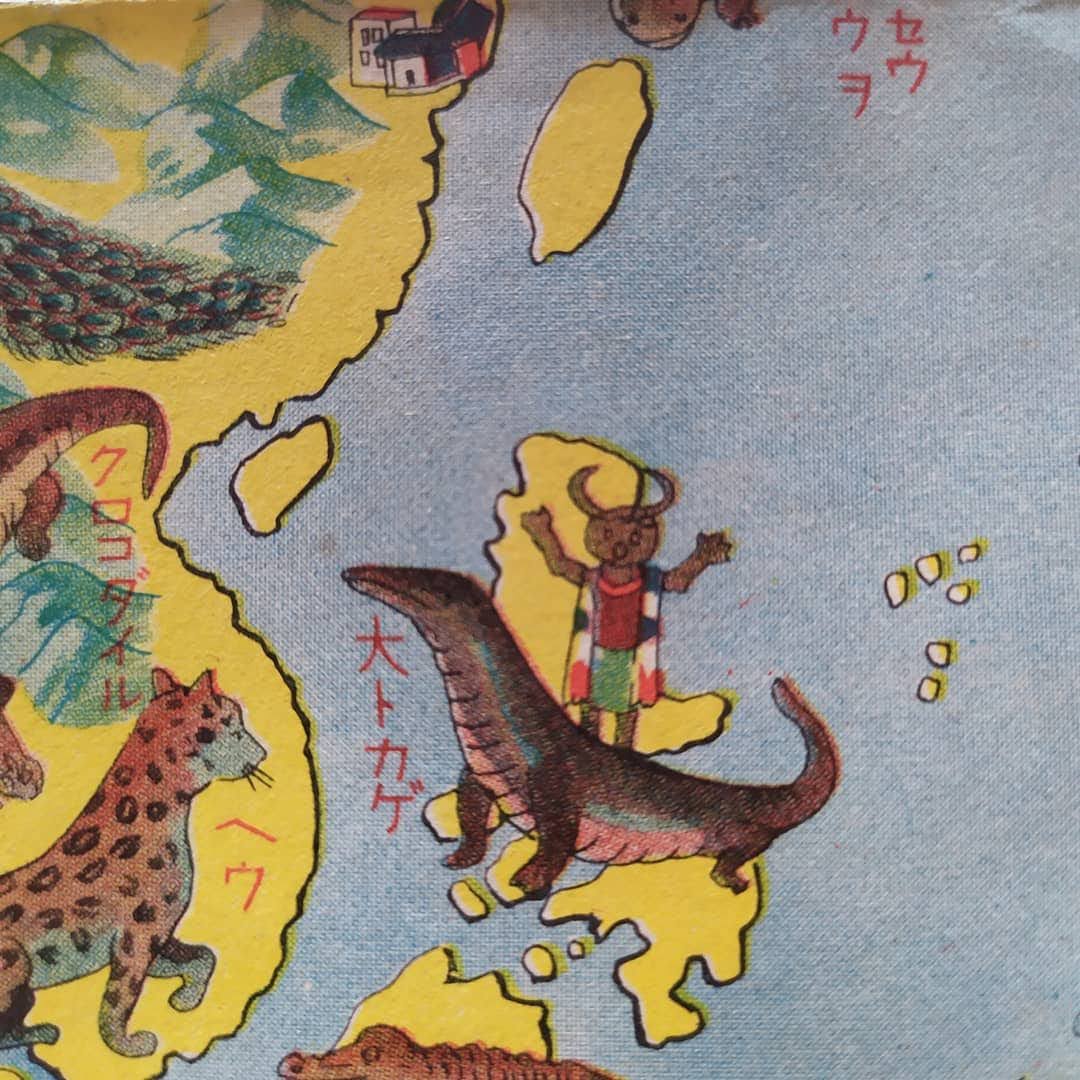 Détail de la région de l'Indonésie sur la carte, montrant un dessin de dragon de Komodo, de léopard et une figure tribale