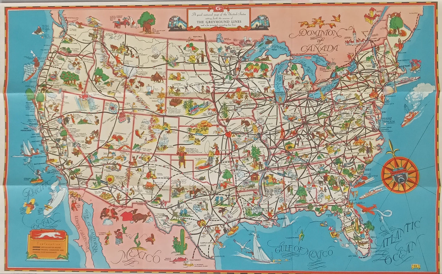 Carte routière promotionnelle et illustrée, rétro des Greyhound Lines, montrant le réseau de bus à travers les États-Unis avec de petites illustrations des points d'intérêt touristique. Encadrement rose et bleu marine. Circa 1930