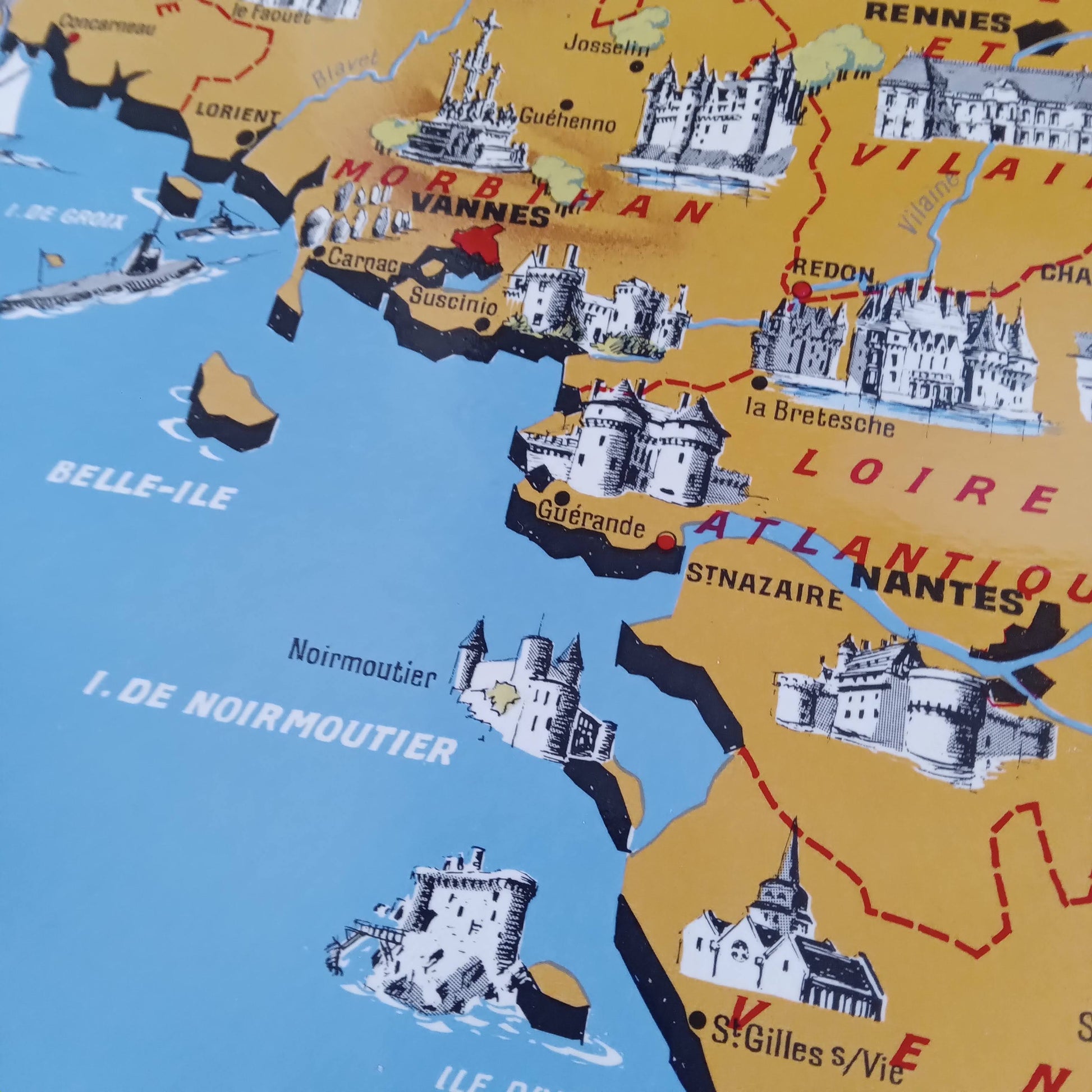 Zoom sur la côte atlantique de la carte de France, mettant en avant la Bretagne et les Pays de la Loire avec Nantes, Vannes et l'île de Noirmoutier.