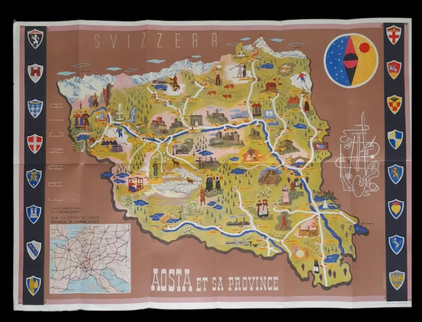 Carte picturale et touristique de la Vallée d'Aoste, en Italie, avec des illustrations de châteaux, de scènes de montagne et des armoiries sur les côtés, ca. 1930. Le titre est "AOSTA ET SA PROVINCE"