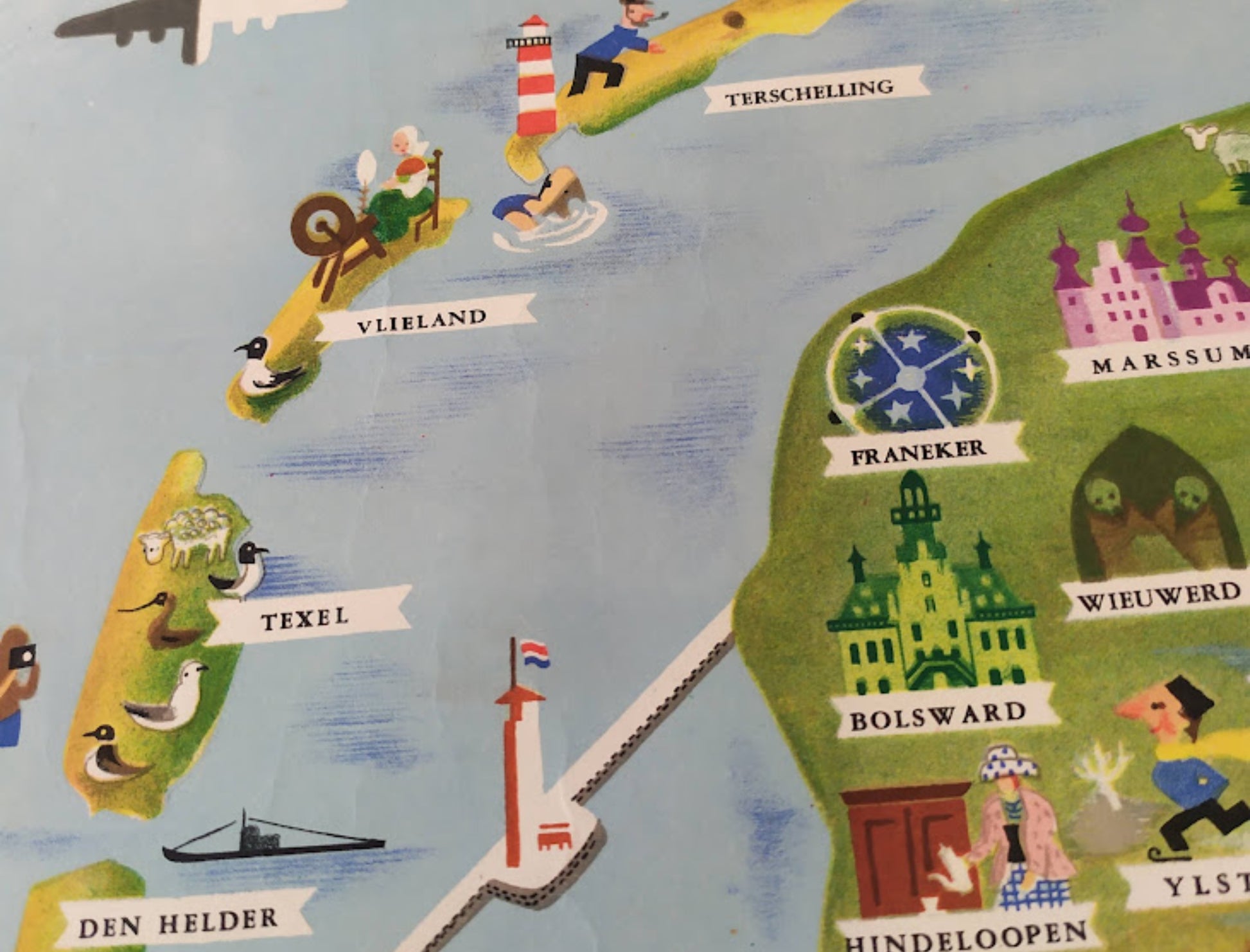 Zoom sur les îles du nord (Texel, Vlieland) montrant des phares, des oiseaux et des activités maritimes. 