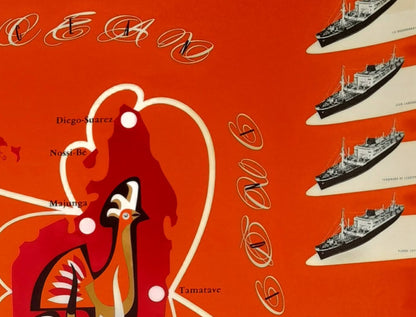 Détail du côté droit de l'affiche montrant l'inscription "OCEAN INDIEN" en lettres cursives élégantes et une colonne de quatre navires de la compagnie naviguant vers la droite.