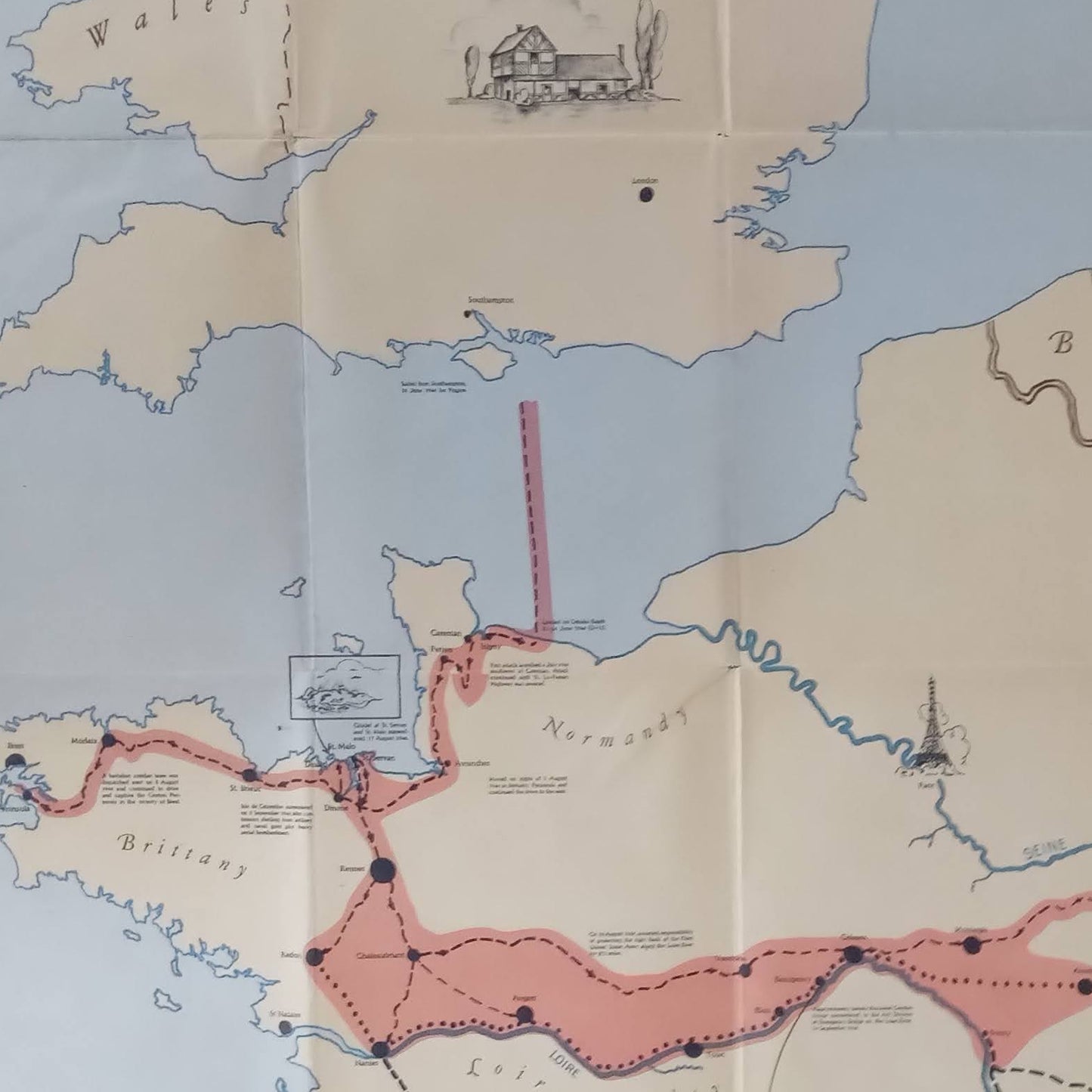 Carte vintage de l'itinéraire de la 83e division d'infanterie américaine durant la Seconde Guerre mondiale, illustrant son avancée de la France à l'Allemagne. Les noms des lieux clés comme la Normandie et l'Elbe sont inscrits. Dimensions : 87,5x72,5 cm. La carte montre des signes d'usure avec des trous dans les plis.