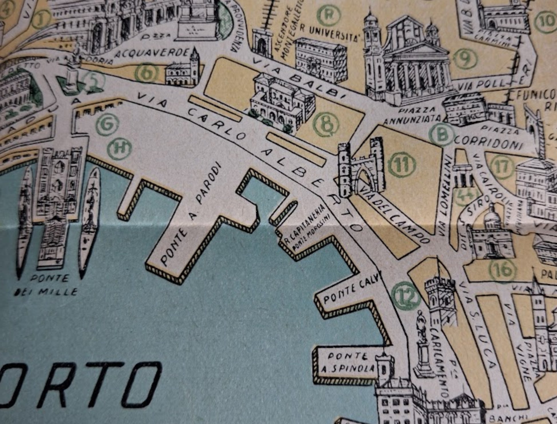 Gros plan sur la zone portuaire de Gênes, montrant les quais, les ponts (Ponte dei Mille) et l'entrée de la vieille ville.