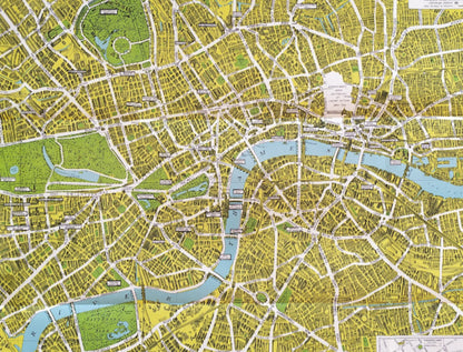 Vue large de la partie centrale du plan illustrant la courbure de la Tamise et les grands parcs londoniens.