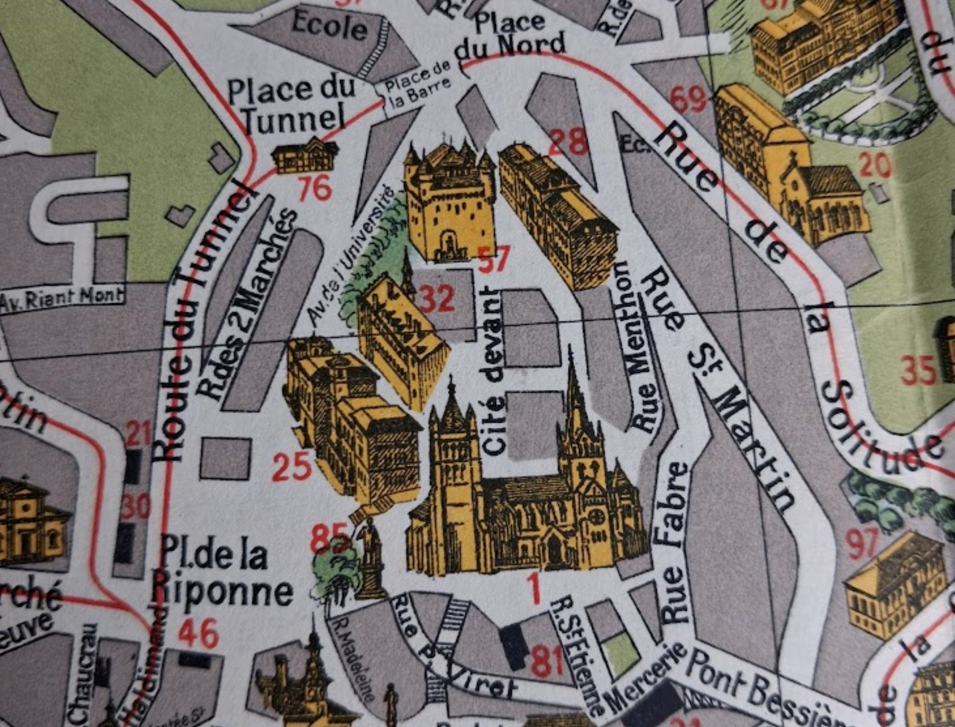 Gros plan sur la partie supérieure de la carte montrant le relief, le parc du Signal et le début du panorama alpin indexé.