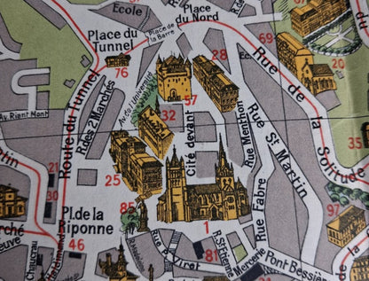Gros plan sur la partie supérieure de la carte montrant le relief, le parc du Signal et le début du panorama alpin indexé.