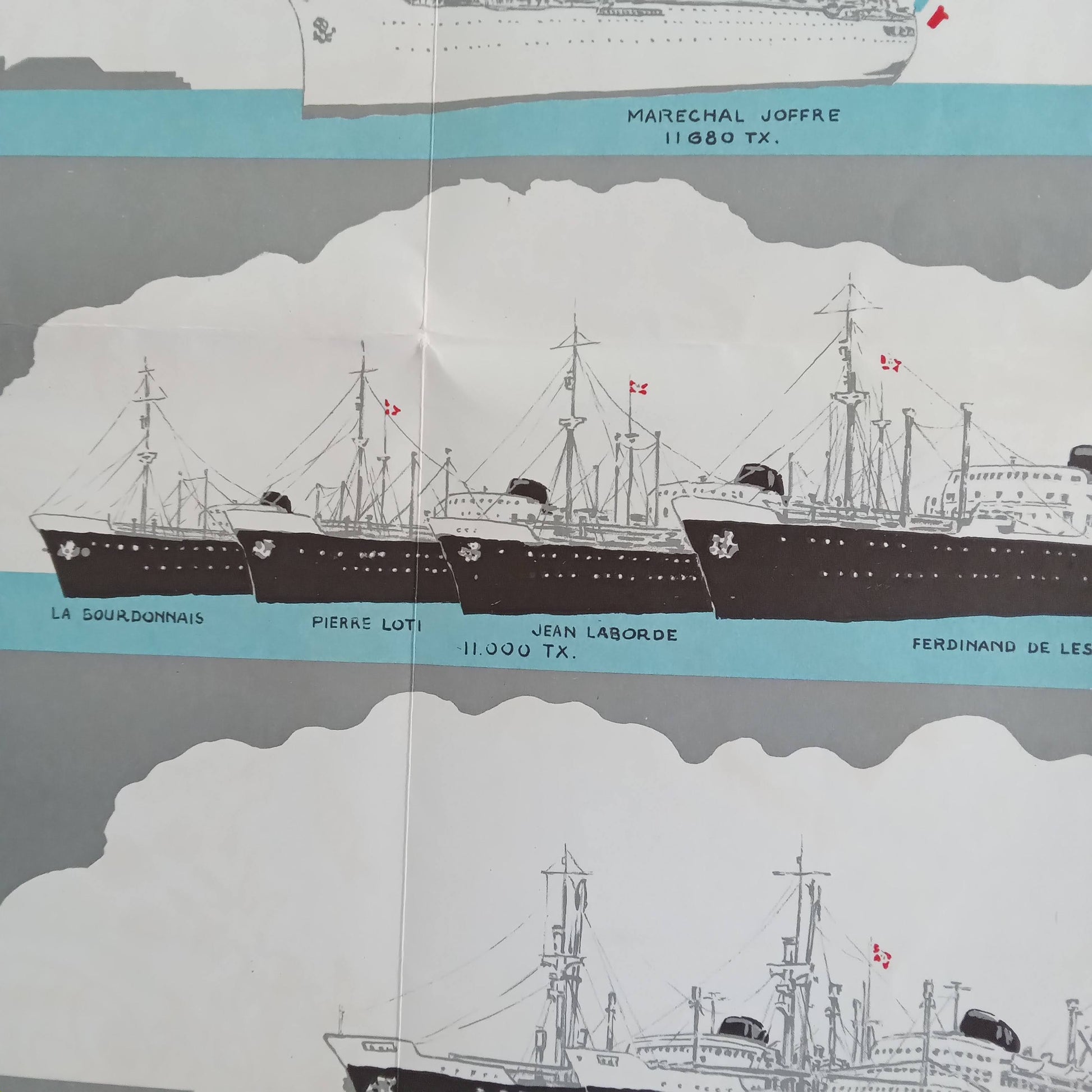 Close-up sur les illustrations des navires "La Bourdonnais", "Pierre Loti", "Jean Laborde", et "Ferdinand de Lesseps"