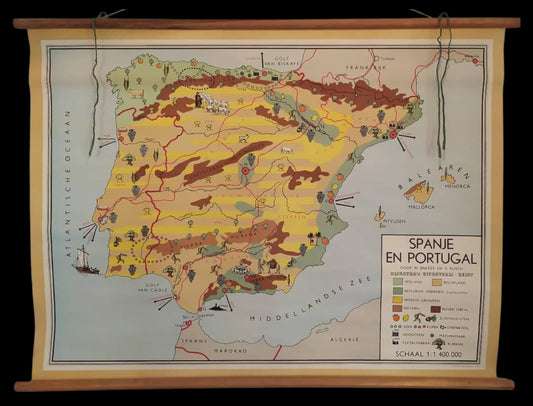Grande carte scolaire murale de l'Espagne et du Portugal aux couleurs jaune et marron, suspendue par des baguettes en bois, illustrant les ressources agricoles et minières.